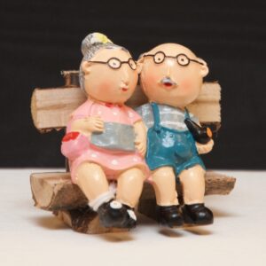 Oma und Opa sitzend