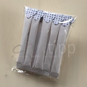 Zuckersticks mit weissem Herz mit unregelmässigen farbigen Herzli - blaue Herzli