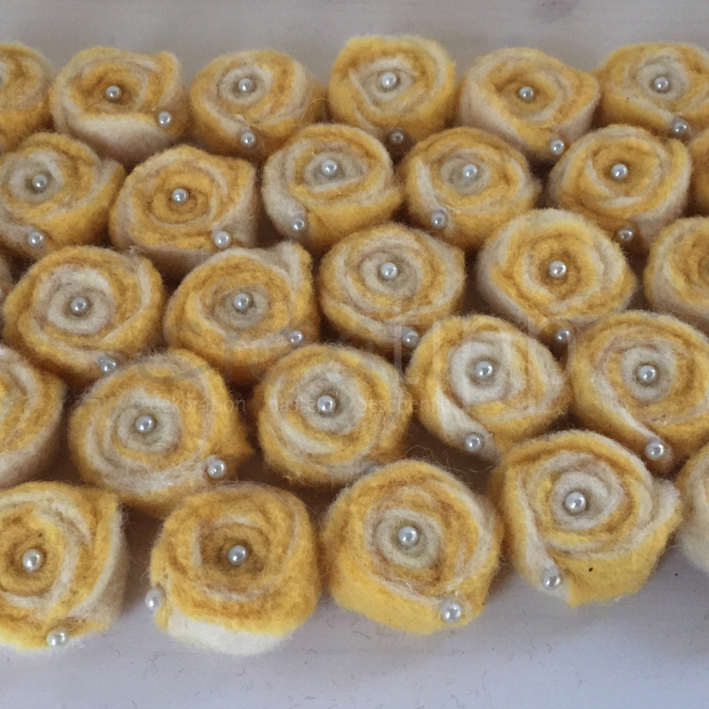 kleine Filzrösli weiss-gelb