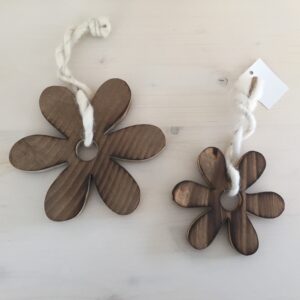 Holzblume mit Kordel