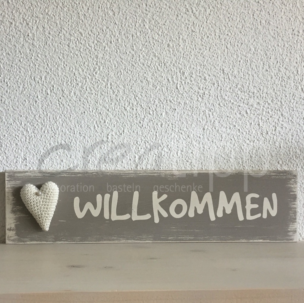 Willkommen mit gehäkeltem Herz, greige/crème