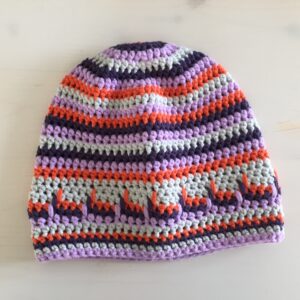Vierfarbige Mütze (flieder, pflaume, orange, grau)