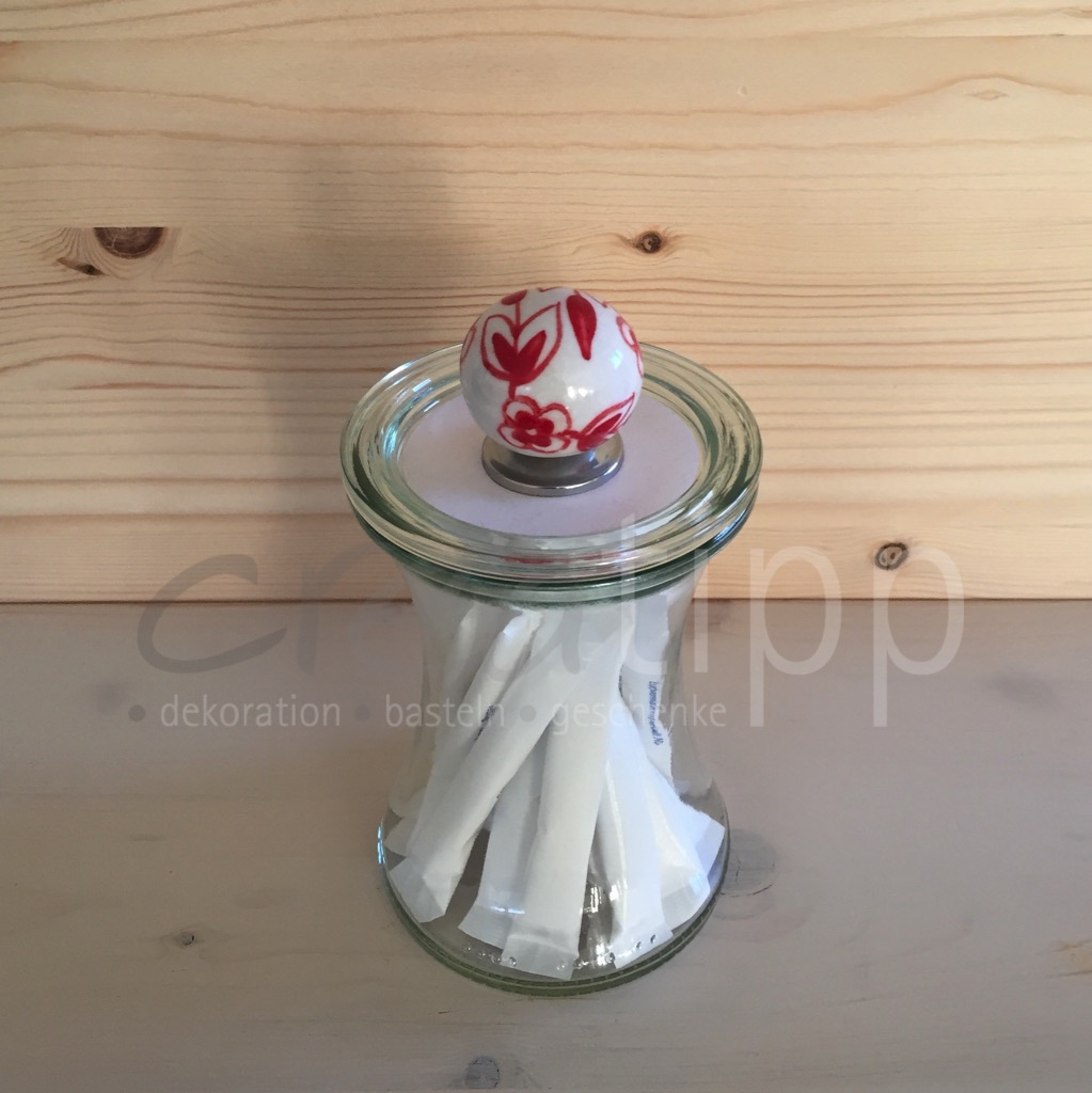 Delikatessenform gross (370 ml) mit Blumen-Knopf weiss-rot