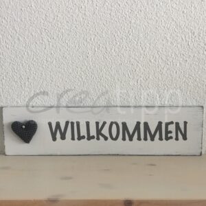 Willkommen mit gehäkeltem Herz, weiss/grau