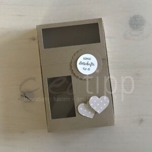 Böxli Kraftpapier, Zuckersticks mit taupe Herz mit weissen Pünktli