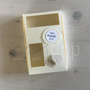 Böxli crème, Zuckersticks mit cream Herz mit weissen Punkten