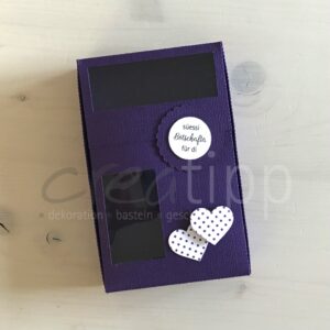 Böxli violett, Zuckersticks mit weissem Herz mit violetten Pünktli