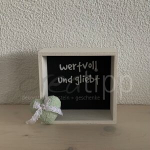 Holzrahmen "wertvoll und gliebt", Herz hellgrün
