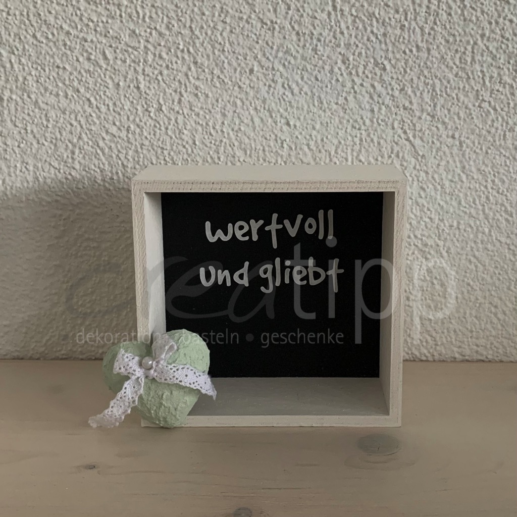 Holzrahmen "wertvoll und gliebt", Herz hellgrün
